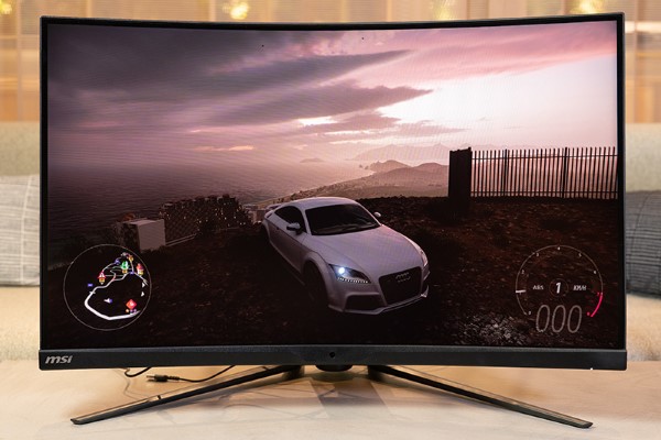 レースゲームの没入感もアップ！31.5型WQHD湾曲モニター「MSI