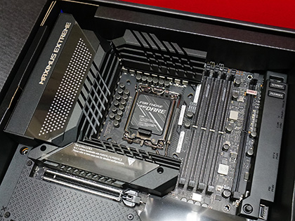 LEDで魅せるマザー「ROG MAXIMUS Z690 EXTREME」が発売、ドット絵や