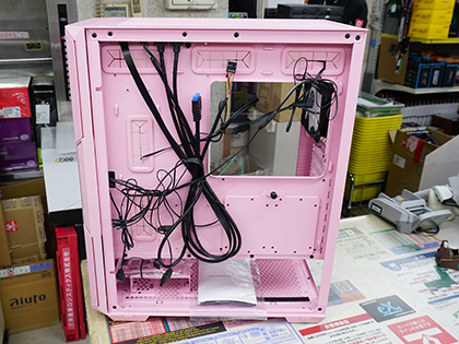 ADATAのミドルタワー「XPG STARKER AIR」に可愛らしいピンクモデル