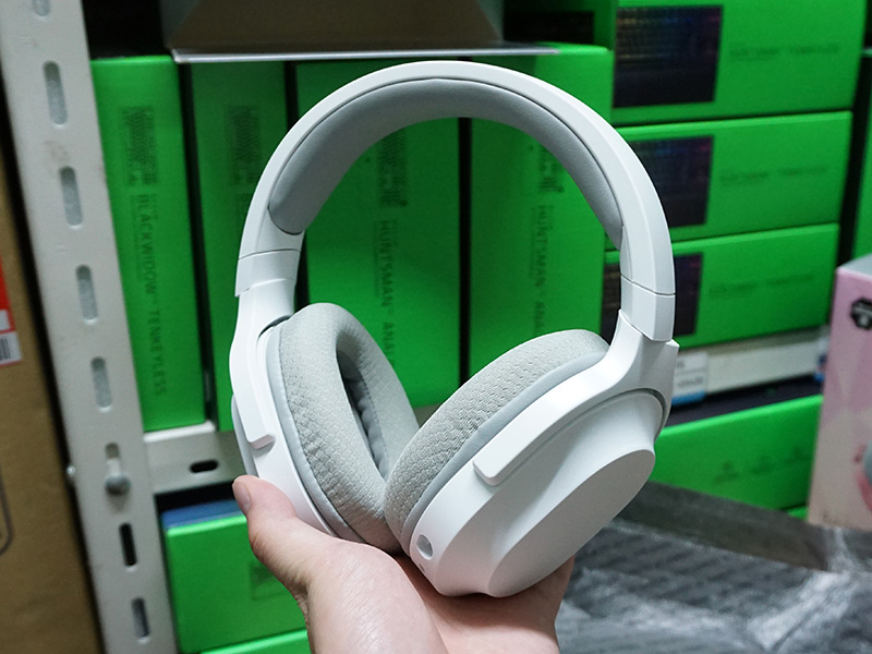 「Razer Barracuda X Mercury White（RZ04-03800200-R3M1）」