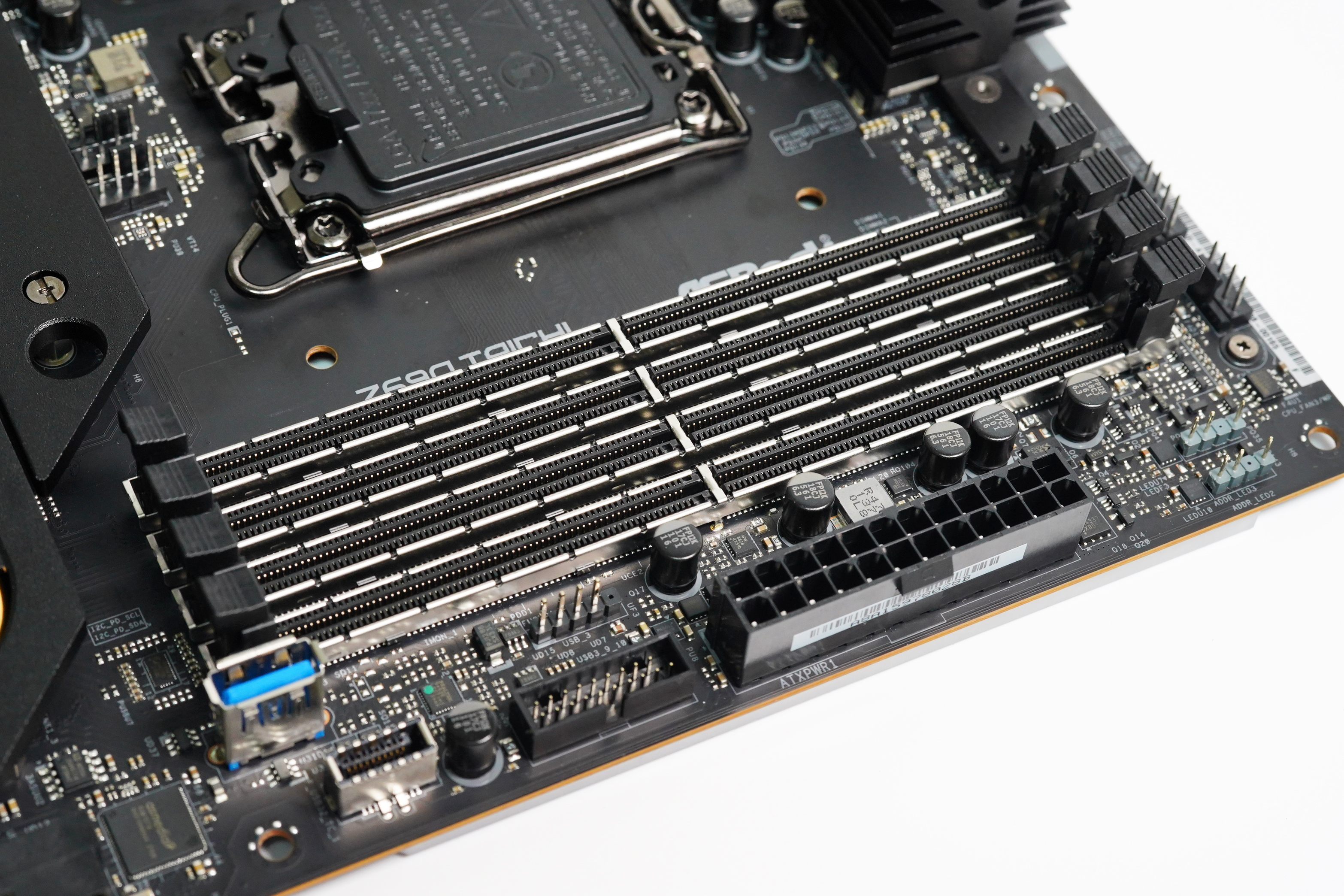 土日発送 ドスパラのケースとasrockのz690のマザーボードと