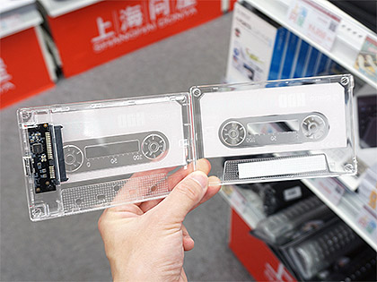 カセット風ケース入り2.5 インチHDD 2台 レトロなカセットテープ風HDDケースが上海問屋に入荷 - AKIBA PC