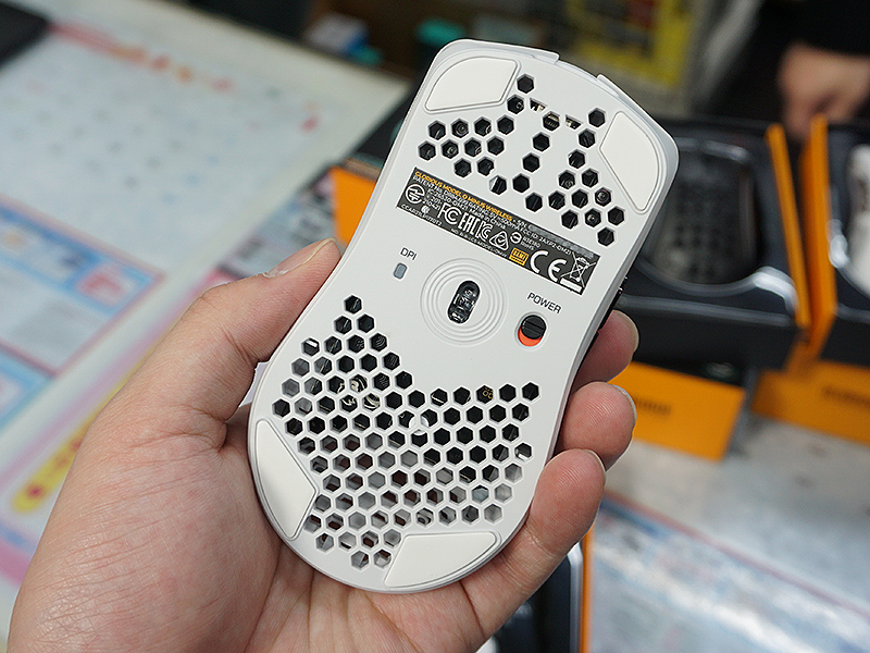 左右対称フォルムの「ambidextrous」タイプ