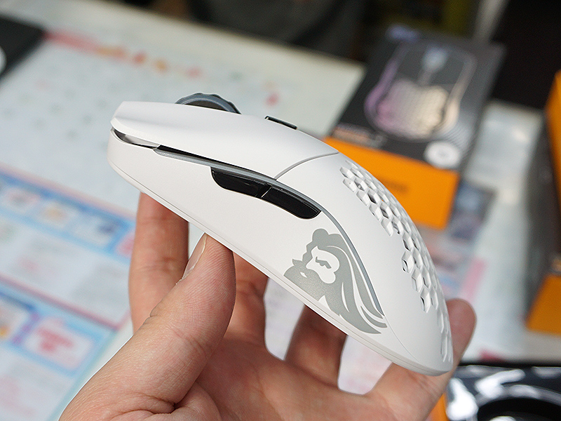 左右対称フォルムの「ambidextrous」タイプ