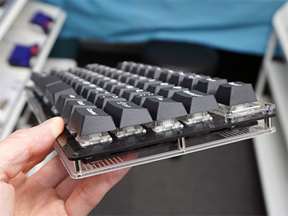 最大53キーのコンパクトキーボード自作キット「REVIUNG53」 - AKIBA PC
