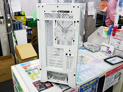 CORSAIR iCUE 5000X RGB QL Edition　ジャンク品 CORSAIRの白いPCケース「iCUE 5000X RGB QL True White」が発売、4面