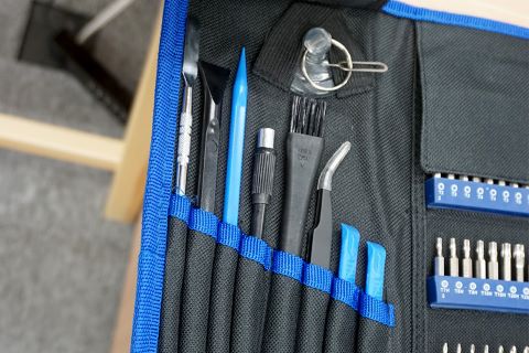 種類のビットやオープナーなどがセットになったガジェット分解ツールキット 上海問屋から Akiba Pc Hotline