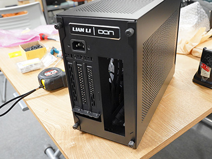 3スロット厚のカードも搭載できるMini-ITXケース「A4-H2O」が