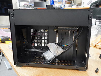 3スロット厚のカードも搭載できるMini-ITXケース「A4-H2O」がLian Li