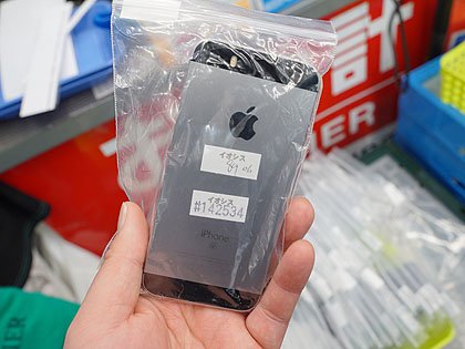 初代iPhone SEが2,500円!イオシスでジャンクセール （取材中に見つけた