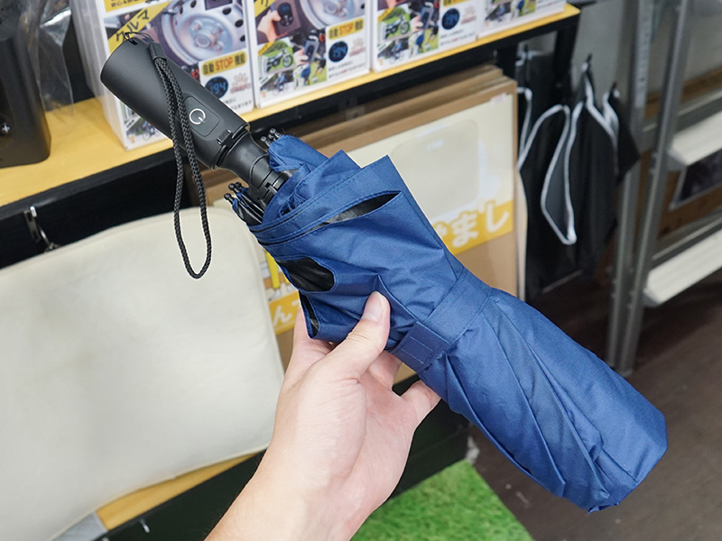 ファンで涼む新しい日傘『折りたたみファンブレラ』