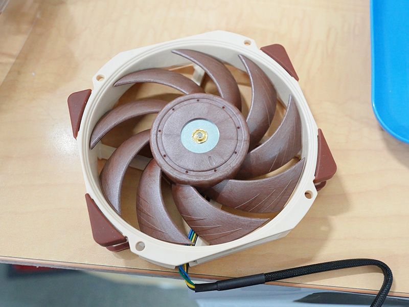 「NF-A12x25r PWM」