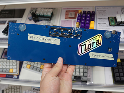 狭ピッチ」で左右対称配列の薄型キーボードが作れる組み立てキット