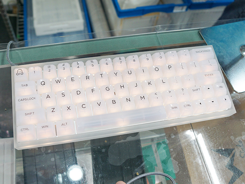 写真のモデルは「ASA Clear White kepcap set」