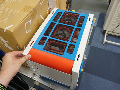 IN WIN EXPLORER 組み立て型 Mini-ITX ケース IN WIN製、Mini ITX対応のキューブ型PCケース「EXPLORER