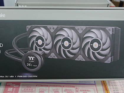 ポンプヘッドに液晶パネルを備えた水冷クーラー「TOUGHLIQUID Ultra