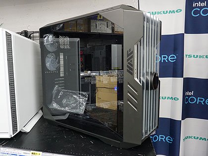 PCケース フルタワー型コンピューターケース E-ATX 480mmラジエーター対応のフルタワー「HAF 700 EVO」が発売、前面に円形