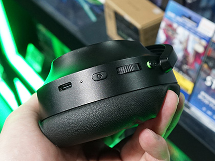 ハイブリッド型ANC採用のワイヤレスヘッドセット「Razer