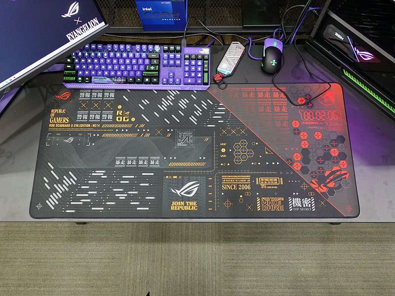 ROG Scabbard II EVA Edition(マウスパッド 7,980円)