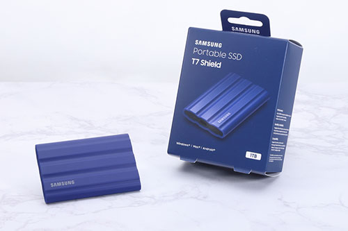 Samsung T7 Shield 防水・防塵 外付けポータブル SSD 1TB Amazon.co.jp: Samsung T7 Shield 1TB 外付けSSD 【防水、防塵