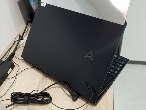 14.5型有機EL+12.7型液晶の2画面ノート「Zenbook Pro 14 Duo OLED