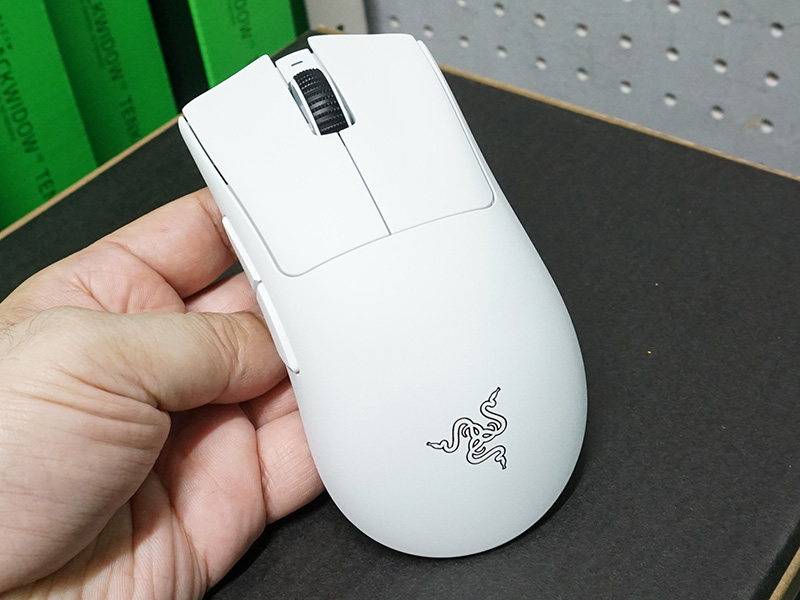 「DeathAdder V3 Pro ホワイト」
