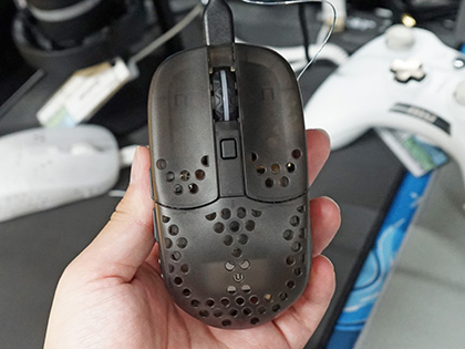 半透明カラーの軽量マウス「MZ1 RGB Wireless」がXtrfyから、トップ