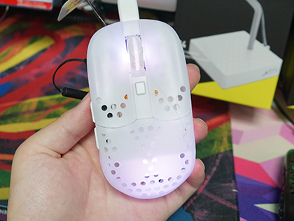 半透明カラーの軽量マウス「MZ1 RGB Wireless」がXtrfyから、トップ