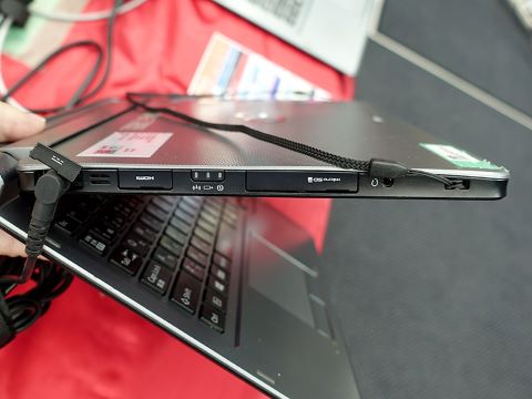 富士通のCore M搭載Windowsタブレットが9,800円！キーボード付きの中古