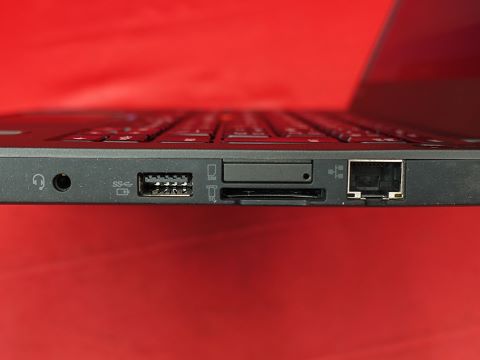 Simスロット搭載の Thinkpad X270 が27 800円 Pcコンフルで中古品セール 取材中に見つけた なもの Akiba Pc Hotline