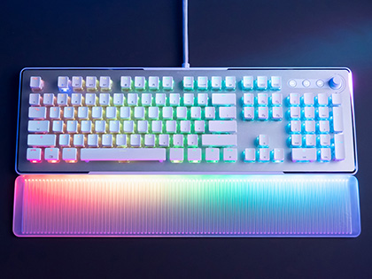 パームレストも光るROCCATのゲーミングキーボード「VULCAN II Max」が