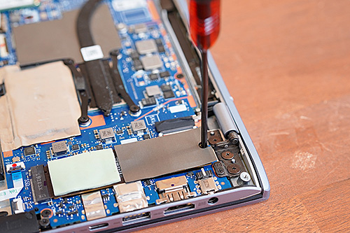 Ryzen搭載ノート「ASUS ZenBook 14 UM431DA」を1TB NVMe SSDへ