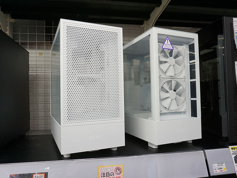 H5 Flow(写真左)H5 Elite