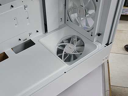 斜めファン”でグラボを冷やすNZXTのPCケース「H5」シリーズが発売