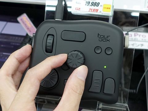 クリエイター向け左手用デバイス「TourBox NEO」の実機展示、TSUKUMOで