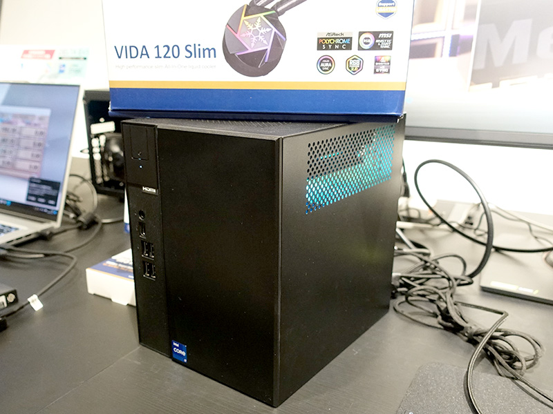 ASRockはSilverStoneのスリム簡易水冷CPUクーラー「VIDA 120 Slim」を組み込んだ「DeskMeet B660」を展示