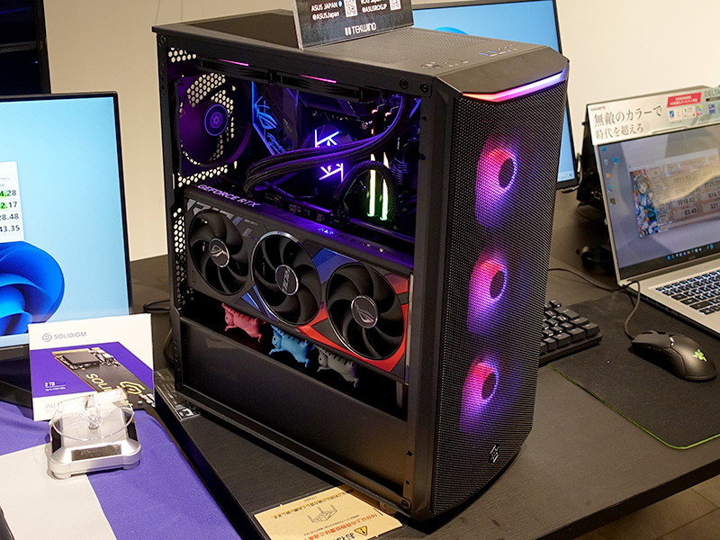 ASUSはSilverStone製ケース「FARA 512Z」とROG STRIXシリーズを組み合わせたゲーミングPCをデモ