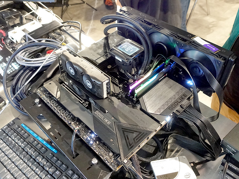 伊石真由さん（左）と清水貴裕氏（右）