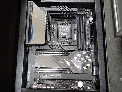 ASUS ROGのZ790マザーが2製品、「ROG MAXIMUS Z790 EXTREME
