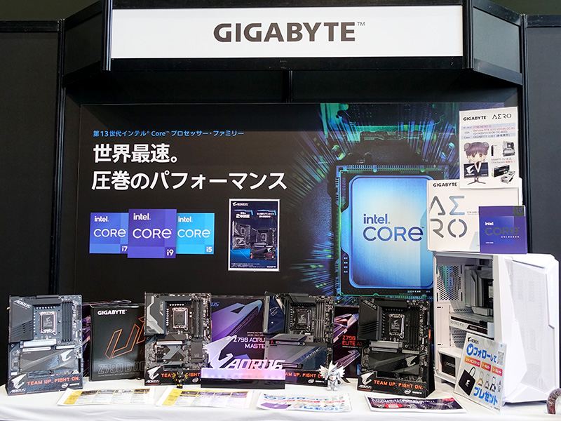 現状は中国でのみ販売中という内部まで白いPCケース「C301」も展示。BTO向けに国内展開も検討中だとか