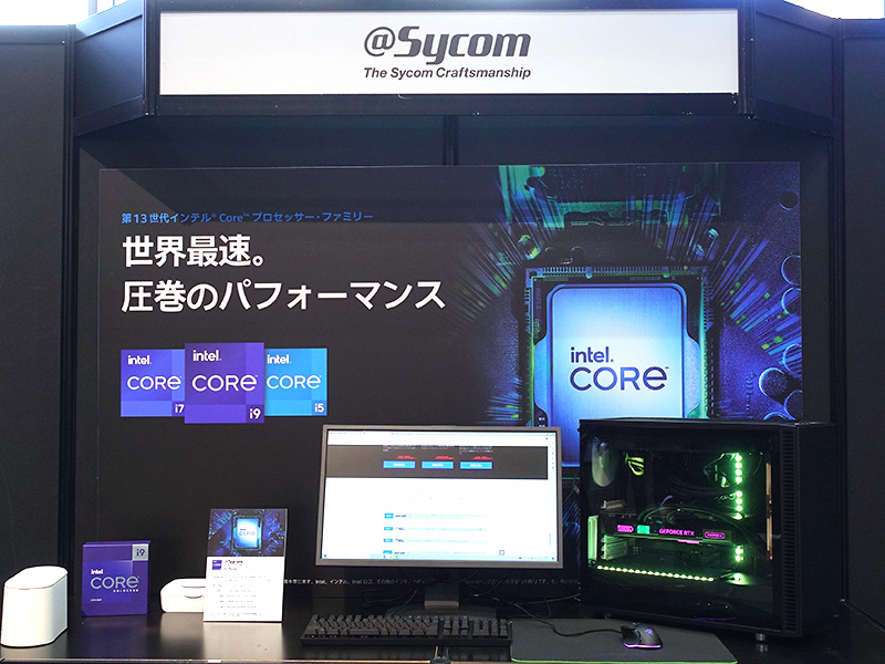 搭載されていたビデオカードは、簡易水冷仕様かつクーラーに水平器（バッテリーロゴ脇の2本のバー）が付いたRTX 4090カードという一風変わったチョイス