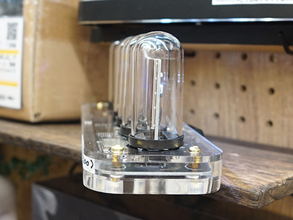 土台が透明なニキシー管風置時計「Cyber punClock ghost」がサンコー