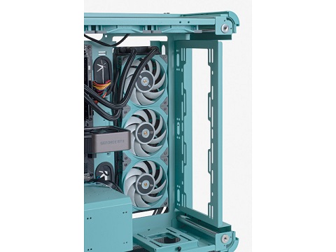 外装を外せばオープンフレームに！「Thermaltake Core P6 TG」【竹内