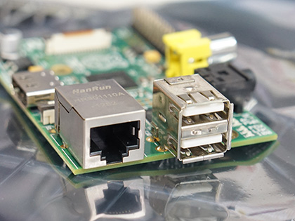 Raspberry Pi 1 Model B」が2,500円、中古品が大量入荷！ （取材中に