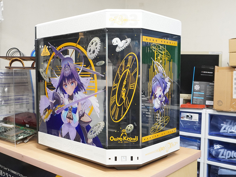 「HYTE Y60 OURO KRONII EDITION」
