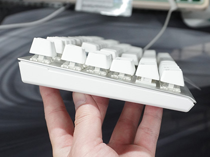 CORSAIRのゲーミングキーボード「K60 PRO TKL RGB」の白色モデルが発売