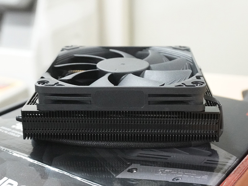 「NH-L9a-AM5 chromax.black」