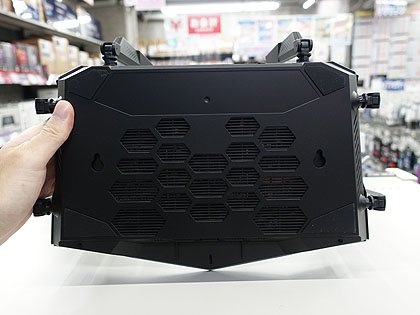 ヒートパイプ搭載のゲーミングルーター「RadiX AX6600」が17日に発売