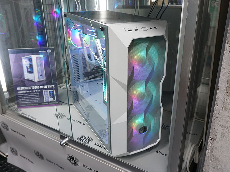 Cooler MasterのPCパーツで構成されたPC。マザーはBIOSTAR製