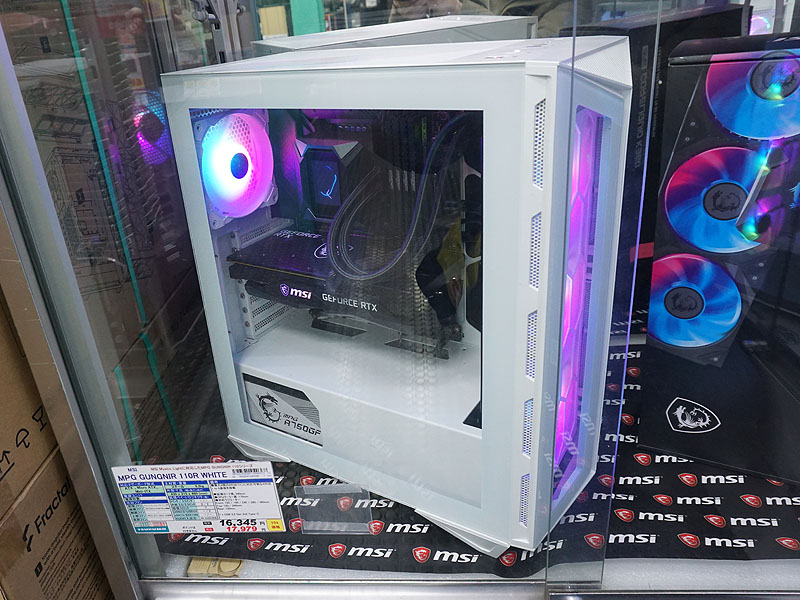 MSIのPCパーツで構成されたPC。PCケースやビデオカードのほか、電源などもMSI製